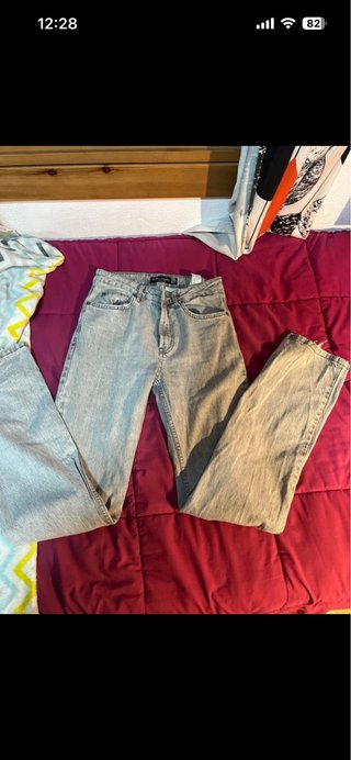 Pantalón vaquero gris corte recto