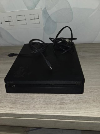 PS4 (PlayStation 4) Slim 1TB