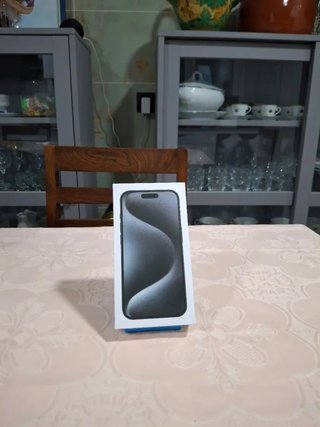 Caja iPhone 15 Pro Max negro