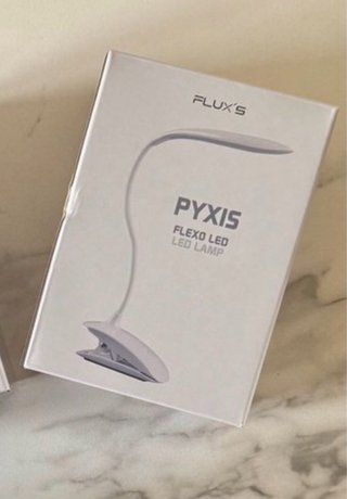Dos flexos LED Pyxis de la marca Flux’s.