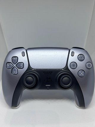 Mando PS5 Sterling Silver con joysticks magnéticos