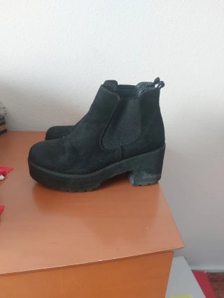 Botines de ante negros
