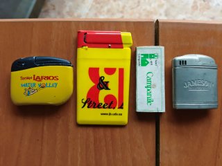 Collezione di Accendini Antichi e Scatola di Sigari
