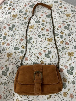 Bolso de Ante Marrón con Hebilla
