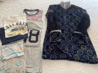 Lote de 6 prendas de ropa de casa