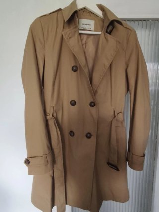 Gabardina Stradivarius beige Talla L