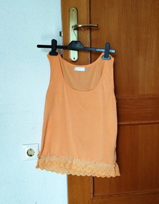 Camiseta de verano naranja de tirantes