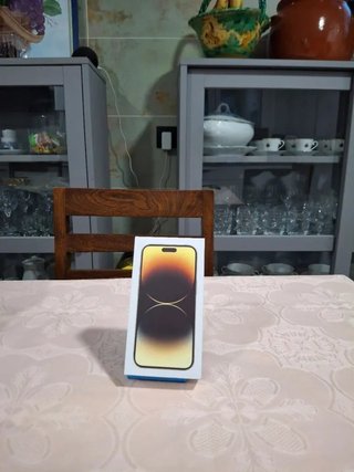 Caja iPhone 14 Pro DORADO