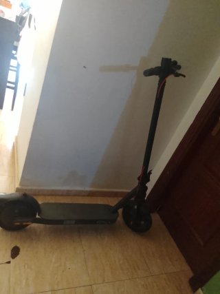 Patinete eléctrico negro