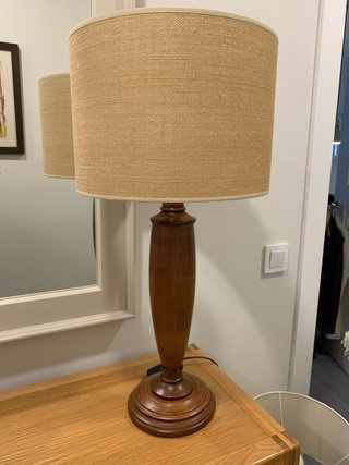 Lámpara de mesa de madera