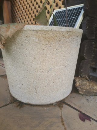 Maceta de Piedra el precio es de la unidad tengo 4