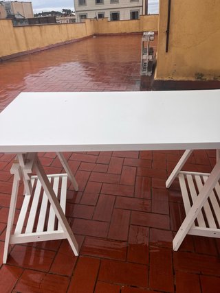 Mesa de escritorio blanca