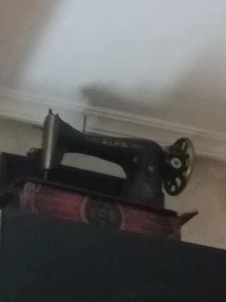 Máquina de coser antigua Alfa