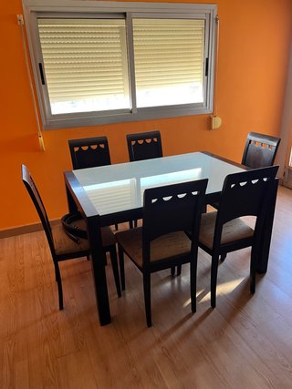 Conjunto Mesa de Comedor y 6 Sillas