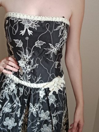 Vestido de fiesta negro y blanco