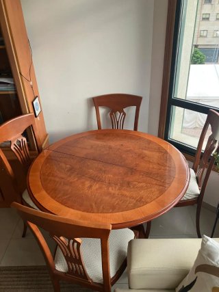Mesa Extensible de Madera y 4 Sillas