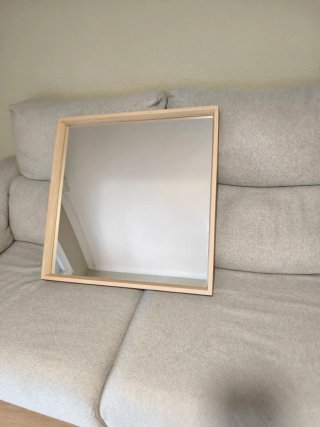 Espejo Ikea con marco de madera