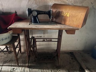 Máquina de coser Alfa antigua