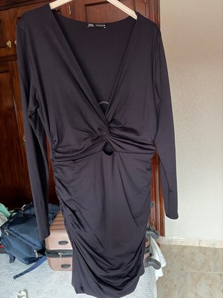 Vestido negro fruncido manga larga Zara
