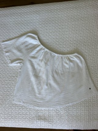Camiseta Blanca Asimétrica