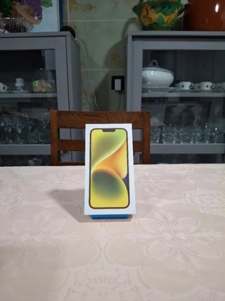 Caja iPhone 14 Plus amarillo