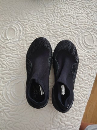 Escarpines infantiles negros talla 32/33