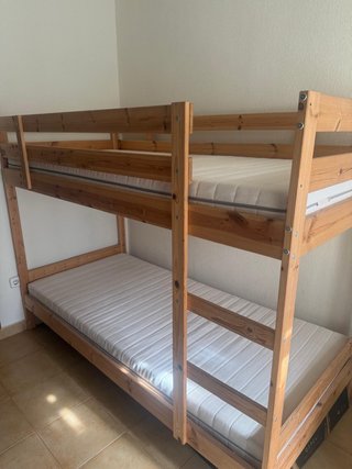 Literas de Madera con Dos Colchones nunca usados !