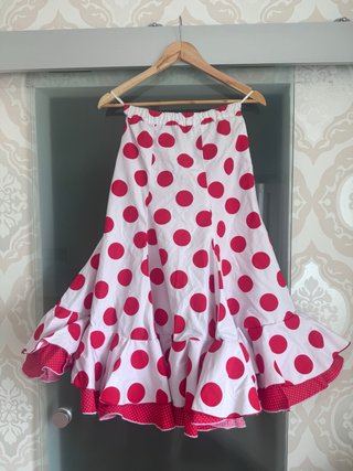 Falda de flamenca blanca con lunares y volantes