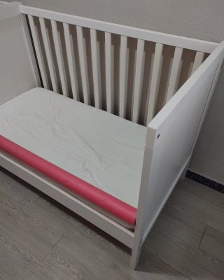 Cuna de madera IKEA blanca