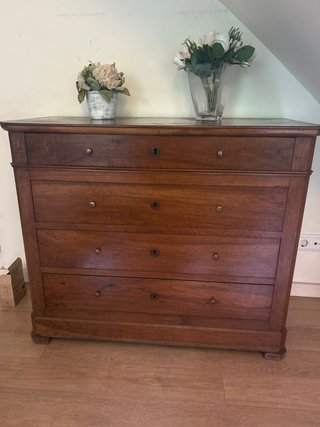 Comoda Antigua de Madera Maciza