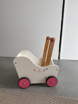 Cochecito de madera para muñecas