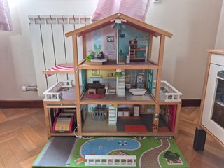 Casita de madera para muñecos
