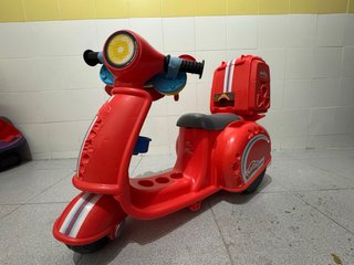 Moto Correpasillos Play-Doh Roja