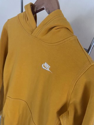 Sudadera Nike con capucha mostaza es de niño 12 añ
