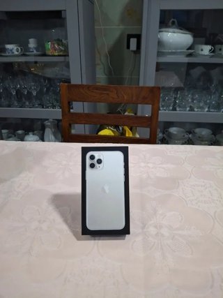 Caja iPhone 11 Pro plata