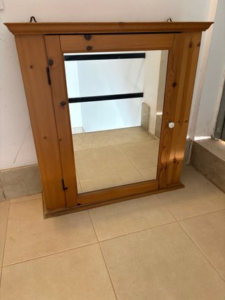Mueble con espejo Ikea de madera