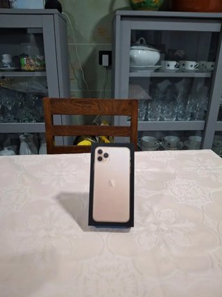 Caja iPhone 11 Pro Max Dorado