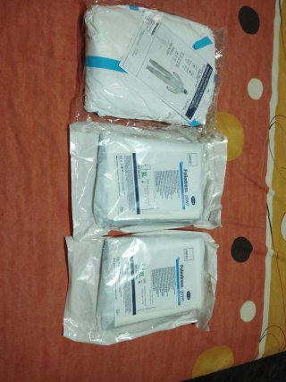Lote de 2 batas y1 mono de protección