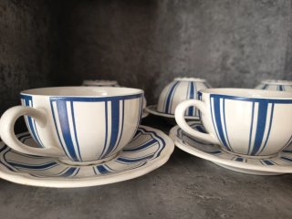 Juego de tazas con platos