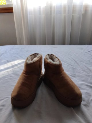 Botas de pelo color marrón