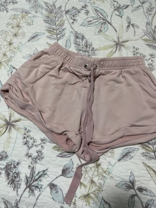 Pantalón corto deportivo rosa