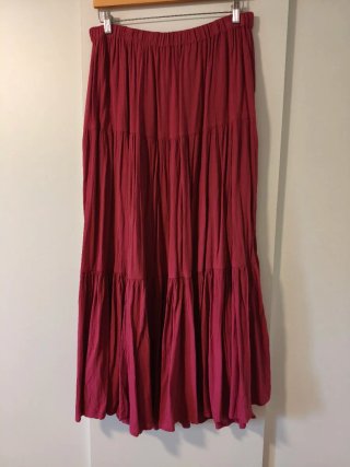 Falda larga Stradivarius roja XL