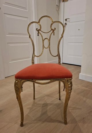 Silla de estilo clásico dorada