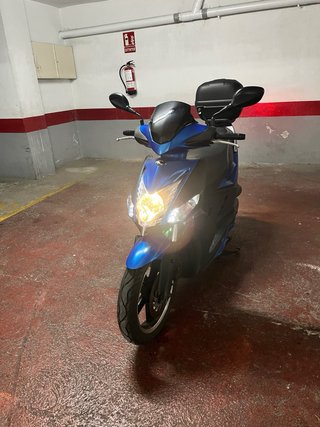 Kymco Agility City 50 con baúl trasero