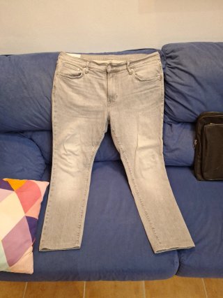 Vaqueros de hombre grises