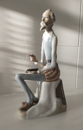 Figura Don Quijote leyendo Porcelanas Casades