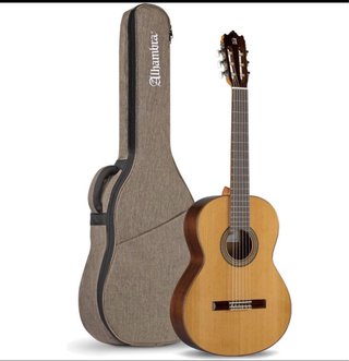 Guitarra española Alhambra muy nueva + funda