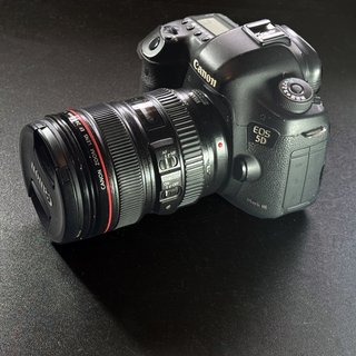 Canon EOS 5D Mark III + 24-105mm