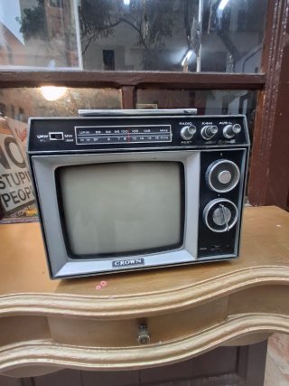 Televisión Portátil Antigua Crown an̈os 60 - 70