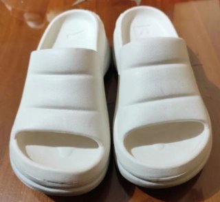 Chanclas Bimba y Lola Blancas